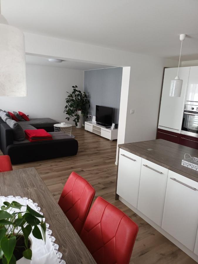 Apartma Tia 2 *